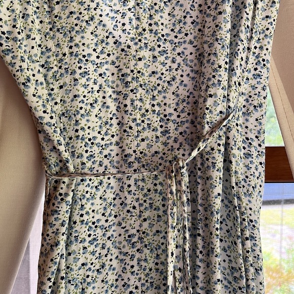 Gently Used/Like New Brandy Melville Midi Floral Wrap Dress - Picture 4 of 5